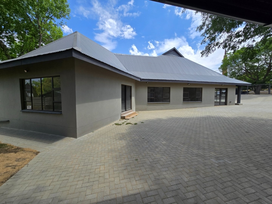 To Let 4 Bedroom Property for Rent in Hospitaalheuwel Free State